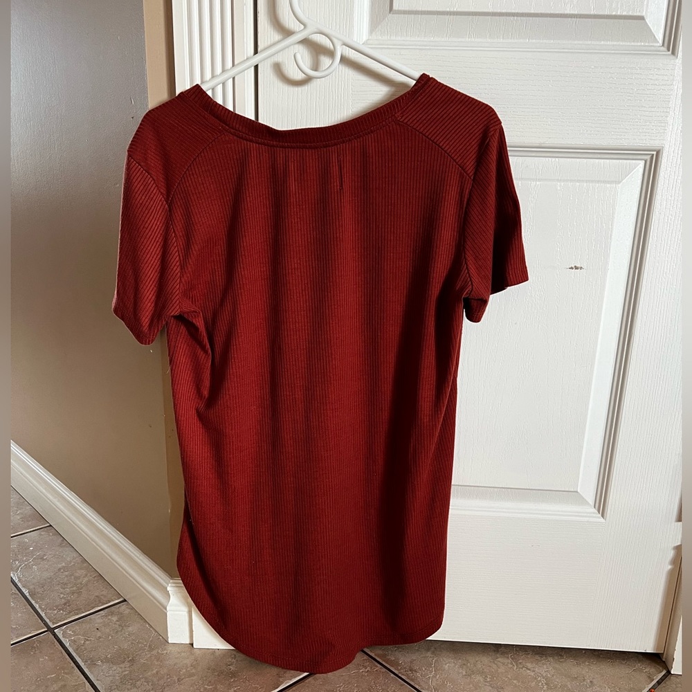 Jackson Rowe Ribbed Short Sleeve Tee in Rust Red - Picture 2 of 4